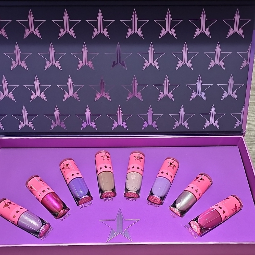 Jeffree Star Cosmetics "Queen B****" velour mini set (eight)